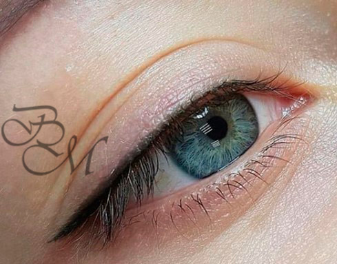 Какую технику татуажа глаз выбрать: на стыке моды и универсальности